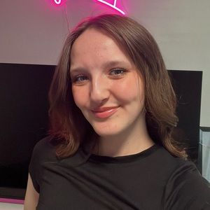 Meet your Posher, Alexis